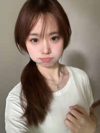 ただ自然光と白Tシャツだけで、目が離せなくなる清純感