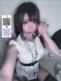 ピッタリ密着して、耳元で甘えてきたり、最後は自分から腰動かしてくる小悪魔