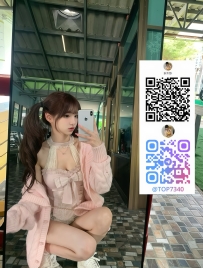 放課後、ピンクのカーデをゆるく羽織りリボンコルセットからCカップを覗かせる甘えん