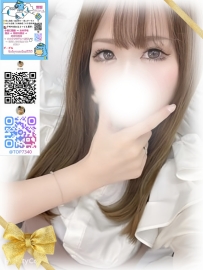 雪のように白い絹肌に柔らかな美乳