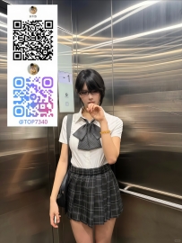 昼は都内私大の図書館で静かに本を整理するメガネガール
