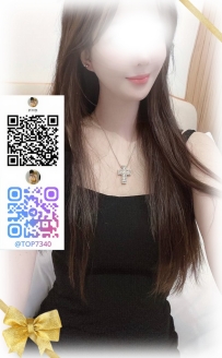 胸は豊満で丸みを帯び