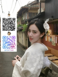 しなやかな体型と清楚な雰囲気の中に、どこか甘い誘惑を感じさせる彼女