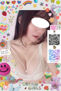 胸や脚のラインも美しいです