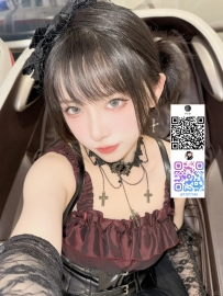 艶やかさと危うさを兼ね備えた小悪魔系ゴシック美女
