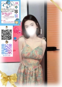 学生の雰囲気漂う可憐な女性です