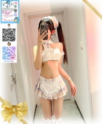 細身のウエストと美脚が魅力的