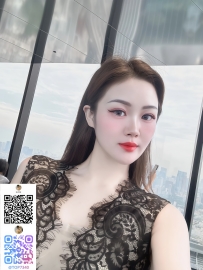 白肌にレースの黒ドレス、そしてGカップの美乳と腰のくびれはまさに都会の誘惑そのも